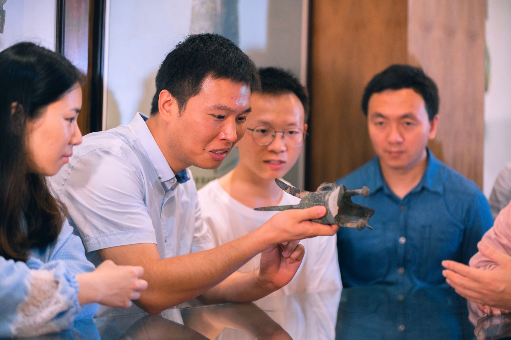 马超博士后讲解青铜器.jpg